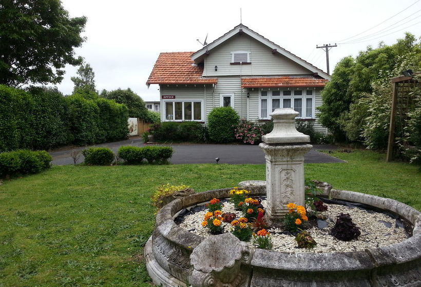 Manhattan Lodge Motel