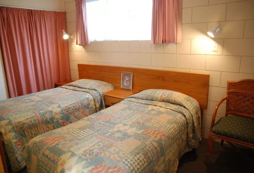 Manhattan Lodge Motel