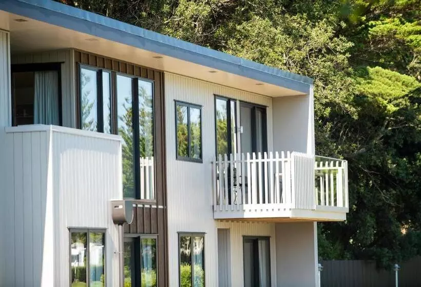 모텔 Waikanae Beach Ocean View Apartments
