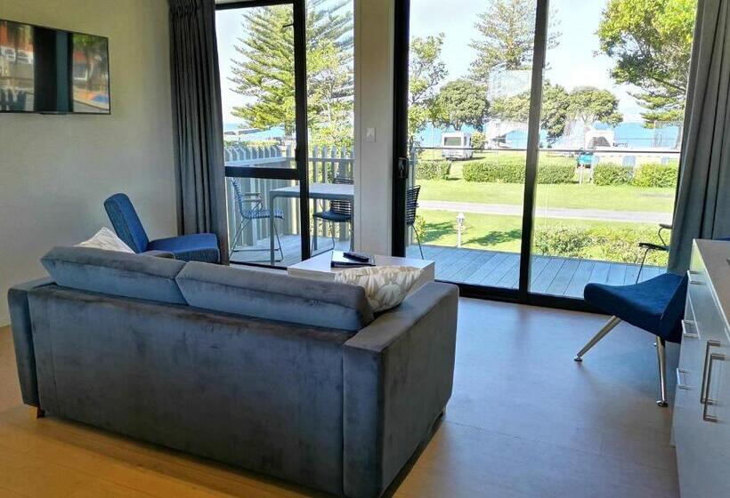 מוטל Waikanae Beach Ocean View Apartments