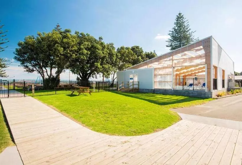 모텔 Waikanae Beach Ocean View Apartments