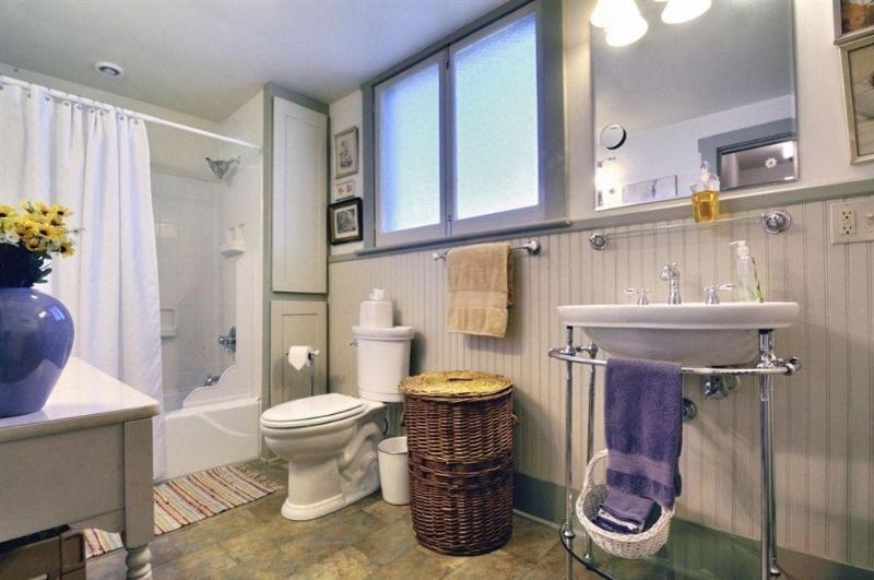 The Queen, A Victorian Bed & Breakfast