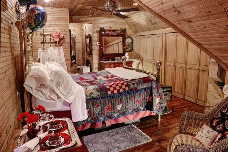 The Queen, A Victorian Bed & Breakfast