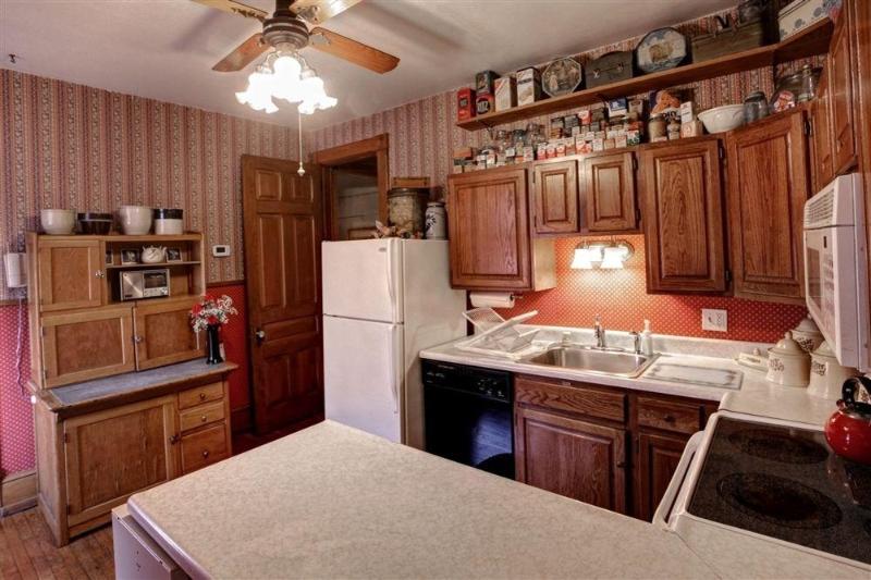 The Queen, A Victorian Bed & Breakfast