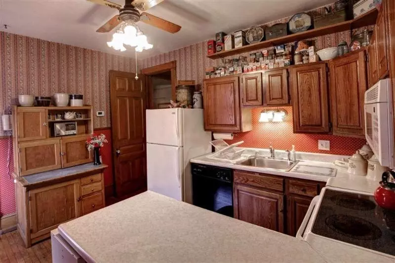 The Queen, A Victorian Bed & Breakfast