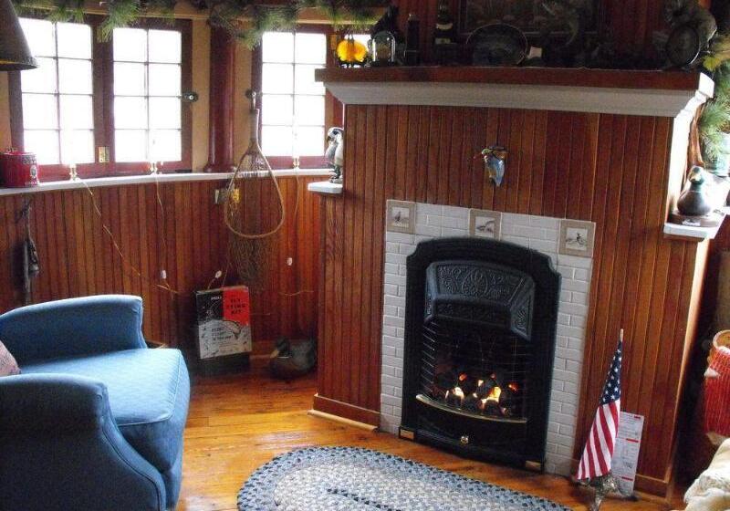 The Queen, A Victorian Bed & Breakfast