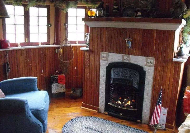 The Queen, A Victorian Bed & Breakfast