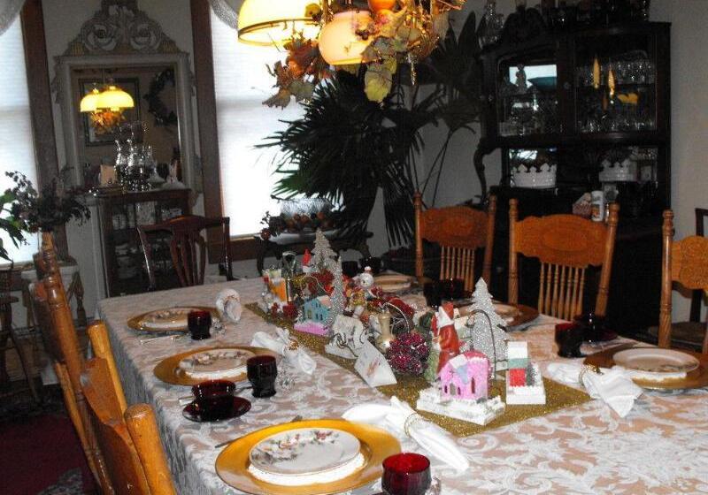 The Queen, A Victorian Bed & Breakfast