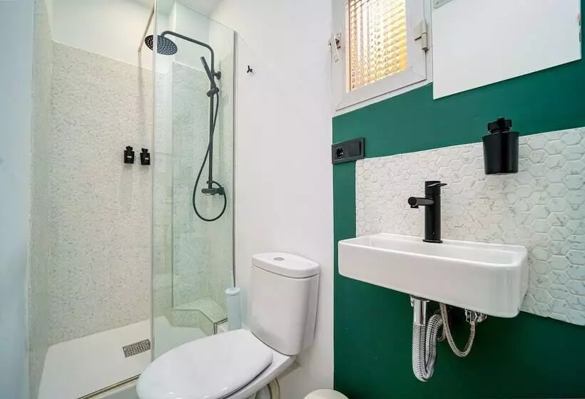 مسافرخانه Angelitomad