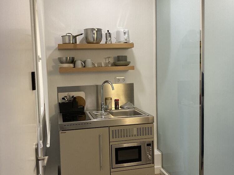 مسافرخانه Angelitomad