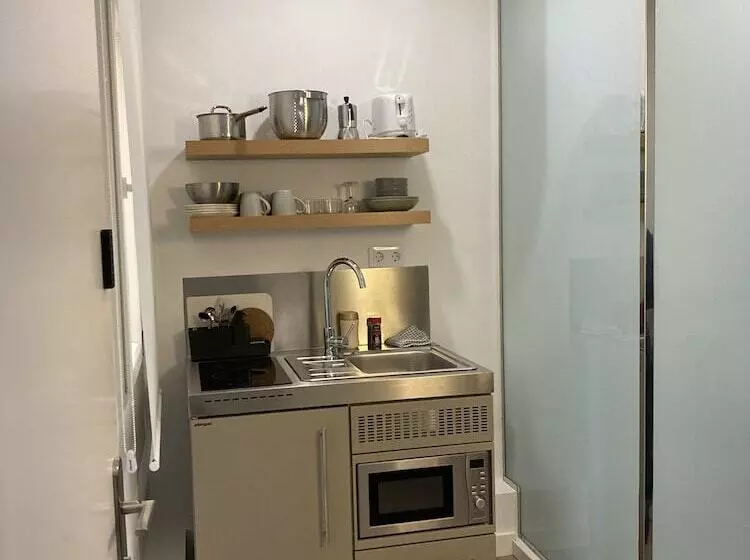 مسافرخانه Angelitomad