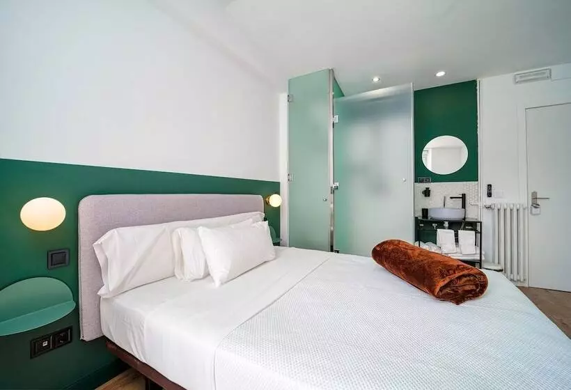 مسافرخانه Angelitomad