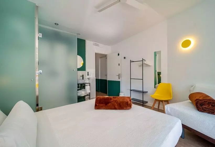 مسافرخانه Angelitomad