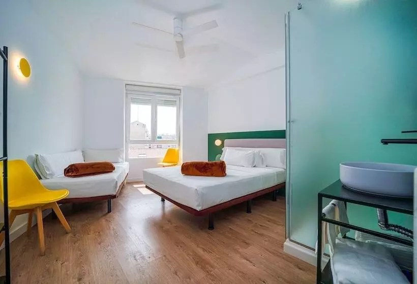 مسافرخانه Angelitomad