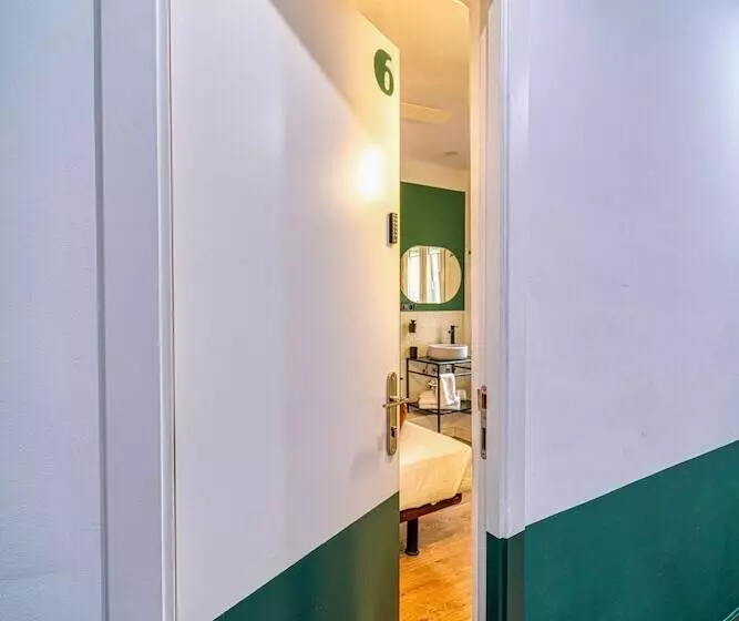 مسافرخانه Angelitomad