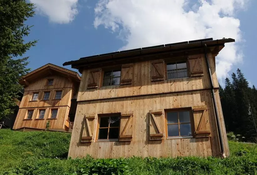 簡易ホテル Design Chalet Zirm   Check In At Olympia