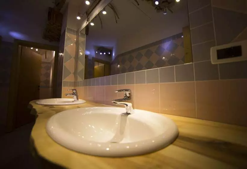 簡易ホテル Design Chalet Zirm   Check In At Olympia