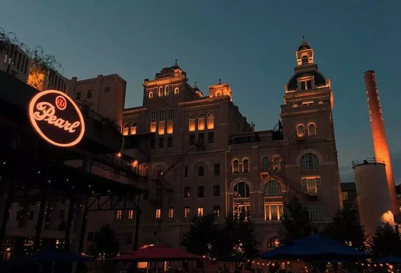 مسافرخانه Gorgeous Guesthouse Near Amazing Downtown