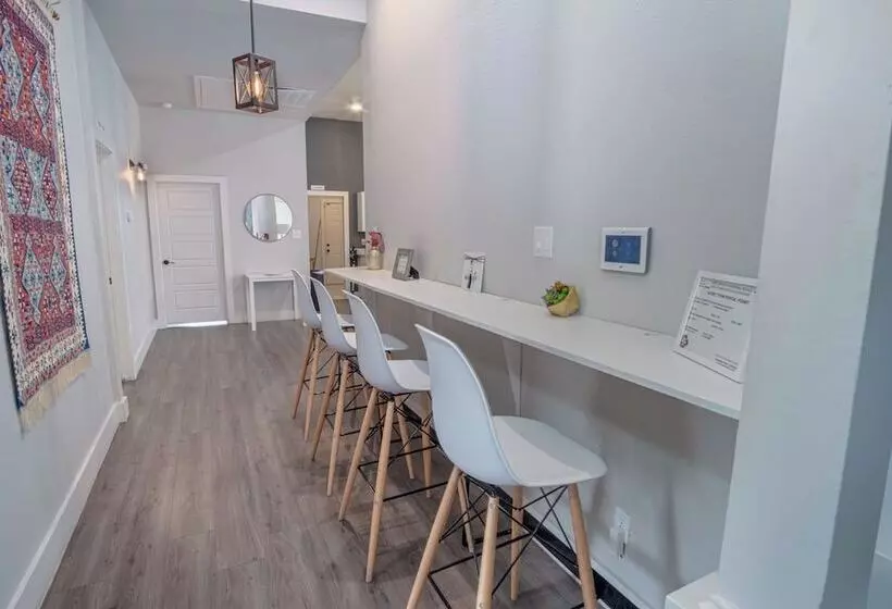 مسافرخانه Gorgeous Guesthouse Near Amazing Downtown