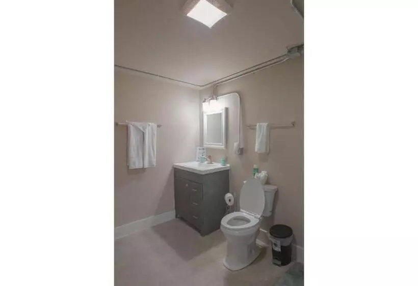 مسافرخانه Gorgeous Guesthouse Near Amazing Downtown