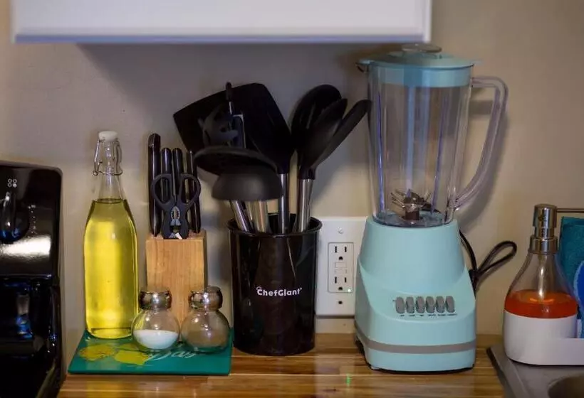 مسافرخانه Gorgeous Guesthouse Near Amazing Downtown