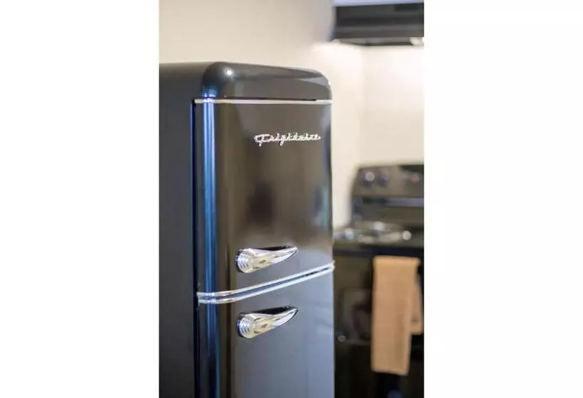 مسافرخانه Gorgeous Guesthouse Near Amazing Downtown