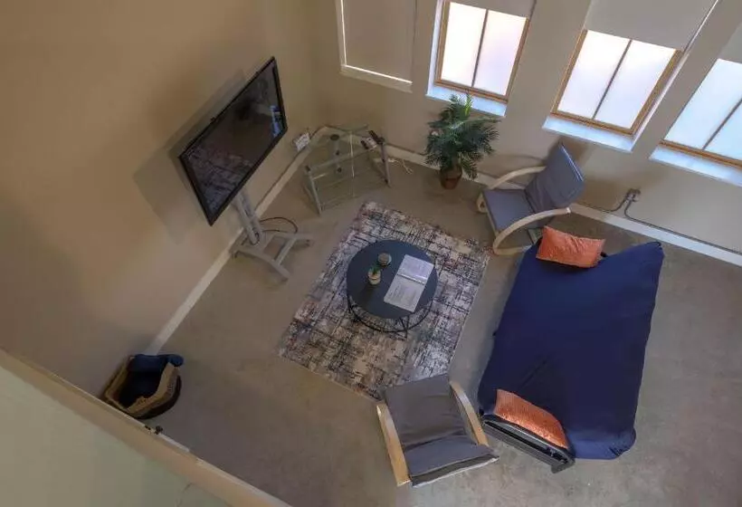 مسافرخانه Gorgeous Guesthouse Near Amazing Downtown