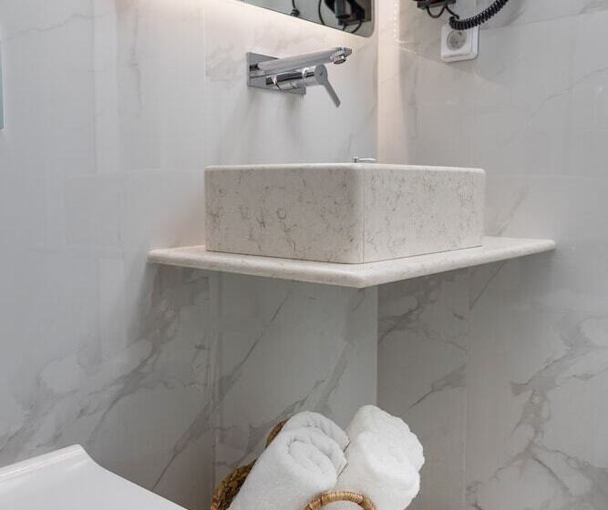 בית מלון כפרי Alenor City