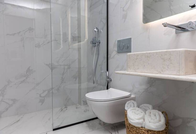 בית מלון כפרי Alenor City