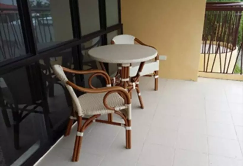 Hotelli Palm Seaside Inn And Beach Resort