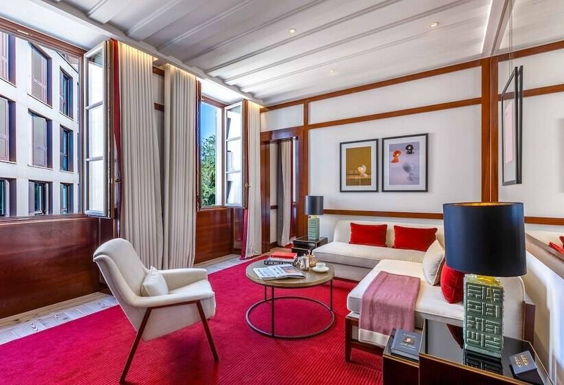 هتل Portrait Milano  Lungarno Collection