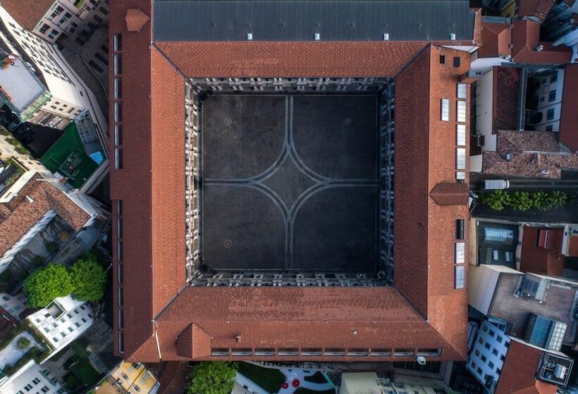 هتل Portrait Milano  Lungarno Collection