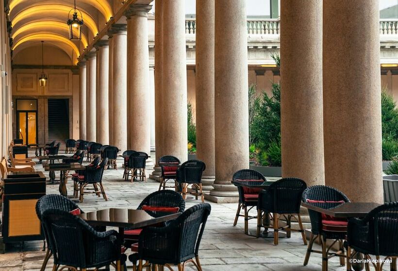 هتل Portrait Milano  Lungarno Collection