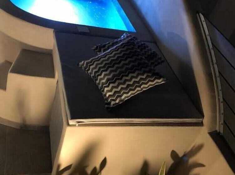 Hotelli Potamida Suites