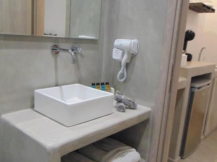 Hotelli Potamida Suites