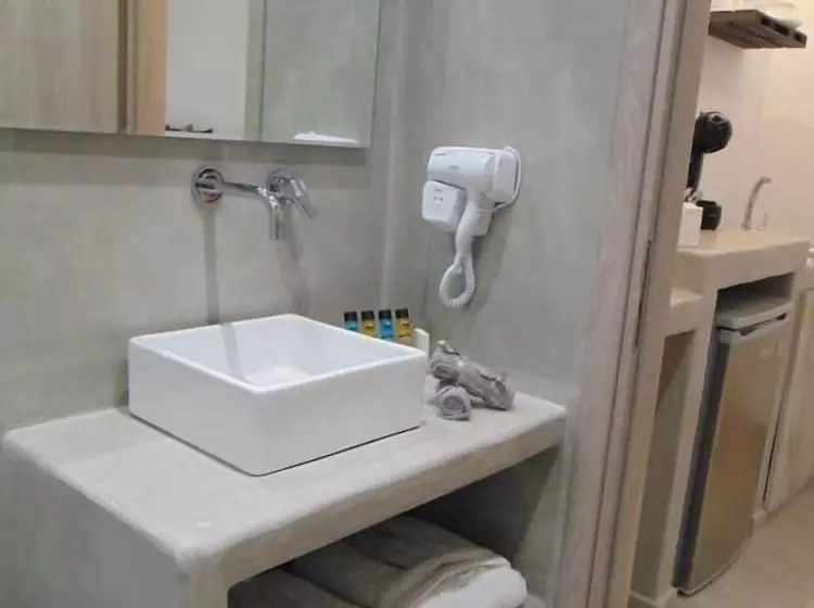 Hotelli Potamida Suites