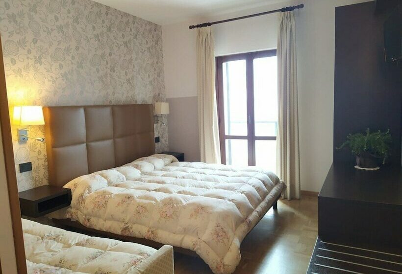 Отель Taverna Capozzi