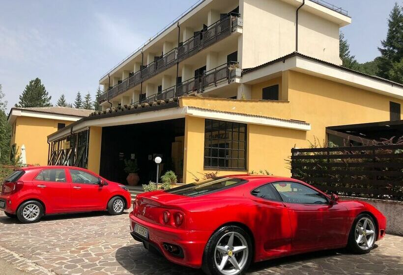 Отель Taverna Capozzi