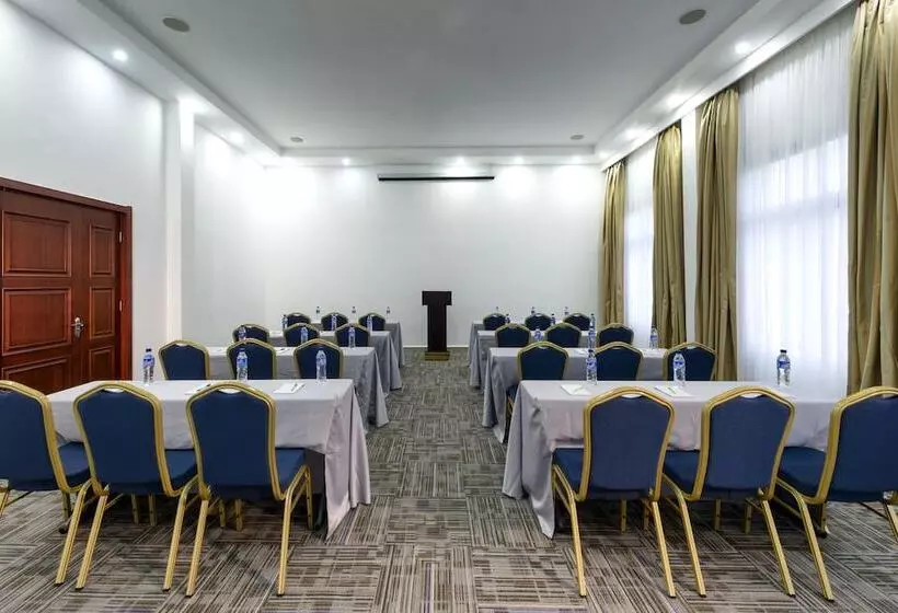 هتل The Farmington