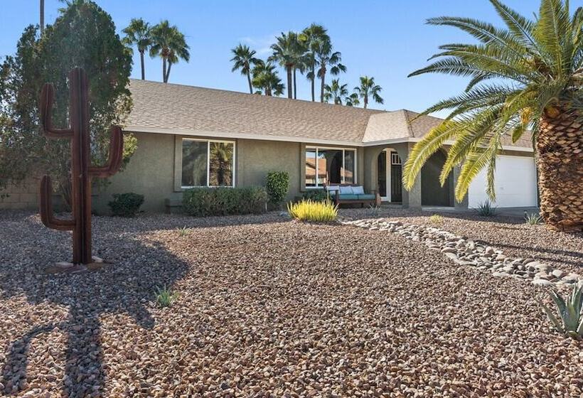 Modern And Stylish Remodeled 4 Bdrm W/ Htd Pool!