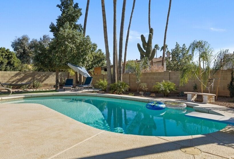 Modern And Stylish Remodeled 4 Bdrm W/ Htd Pool!