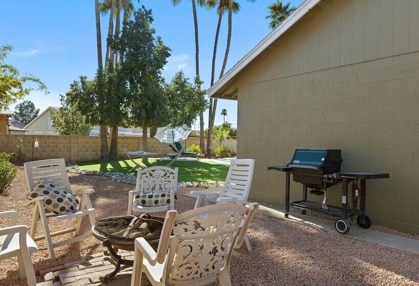 Modern And Stylish Remodeled 4 Bdrm W/ Htd Pool!