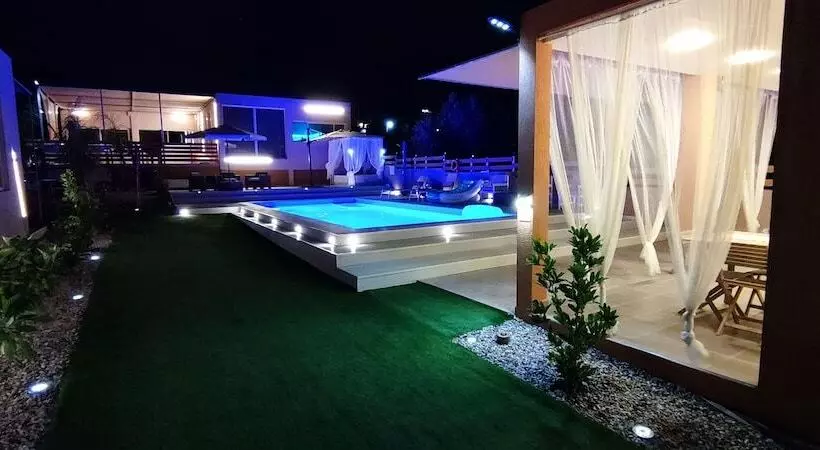 پانسیون Modular Bungalows With Heated Pool Artemis Greece