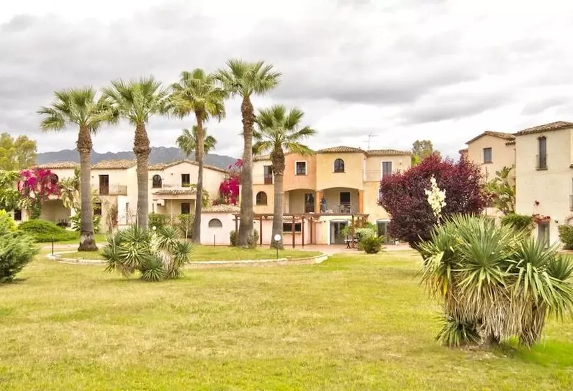 Residence Con Piscina A 250 Mt Dal Mare