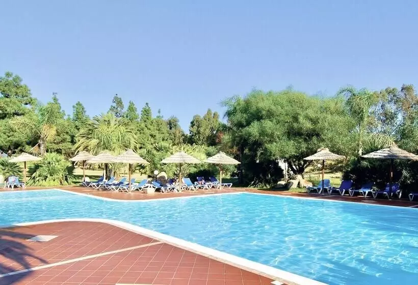 Residence Con Piscina A 250 Mt Dal Mare