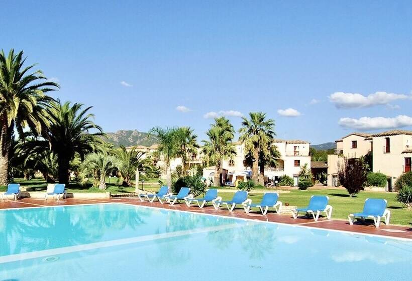 Residence Con Piscina A 250 Mt Dal Mare