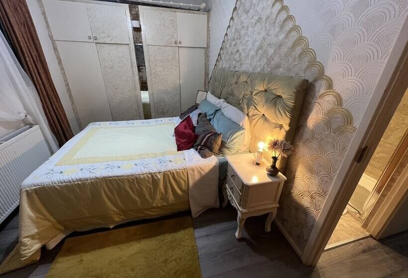 דירת נופש Stunning 3 Bed House In Enfield, Can Sleep 10