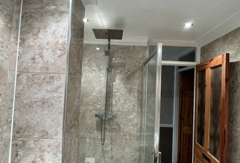 דירת נופש Stunning 3 Bed House In Enfield, Can Sleep 10