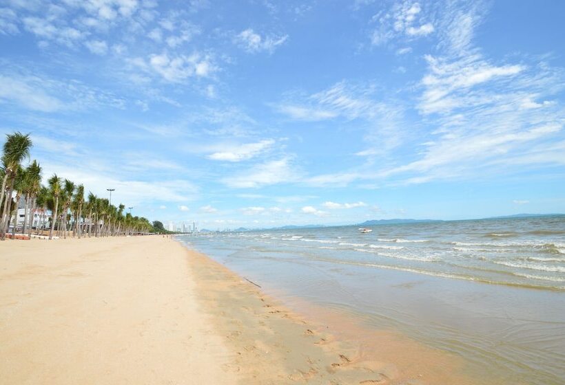 Jomtien Beach Hostel