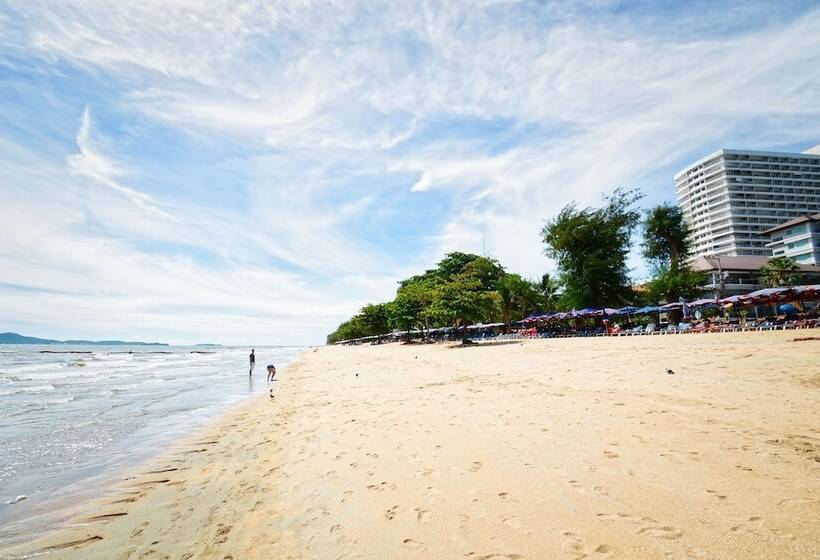 Jomtien Beach Hostel